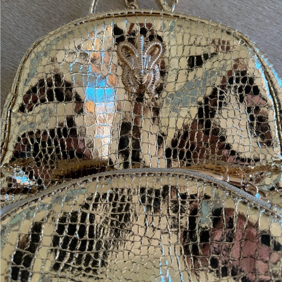 Molten metals gold trend- Laurel Dewitt gold bag/backpack/metal - Picture 5 of 14